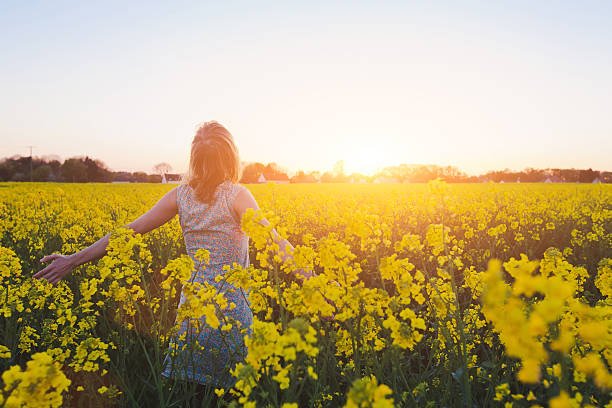 women-in-flower